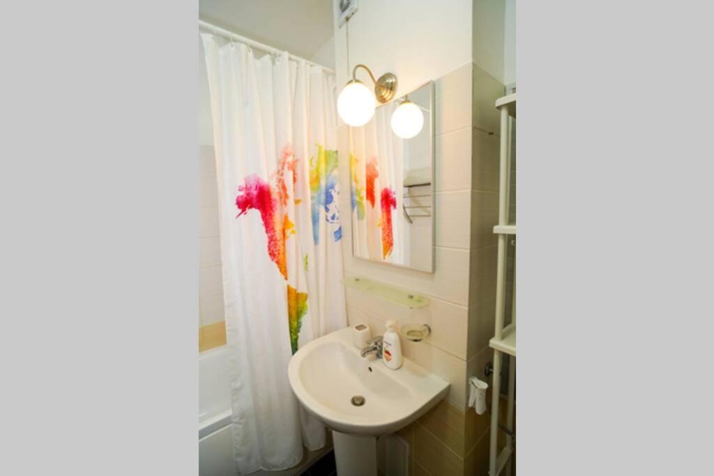 Sky Modern 1 Bedroom Apt W Free Parking 布加勒斯特 外观 照片